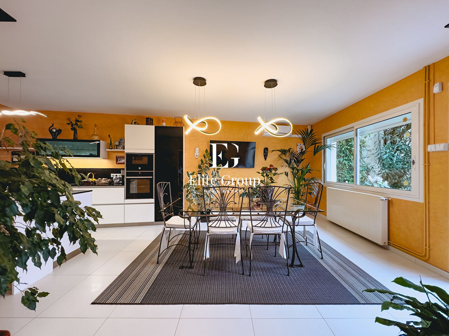 À VENDRE MAGNIFIQUE MAISON EN PLEIN COEUR DE COGNAC - 9 PIÈCES - 240 M2
