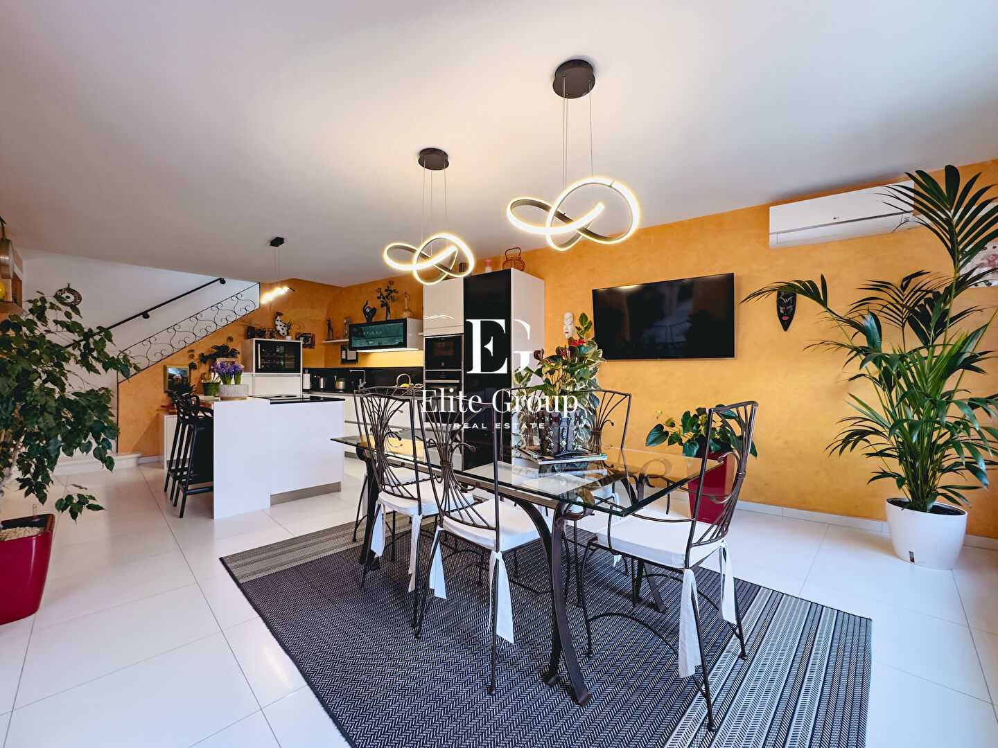 À VENDRE MAGNIFIQUE MAISON EN PLEIN COEUR DE COGNAC - 9 PIÈCES - 240 M2