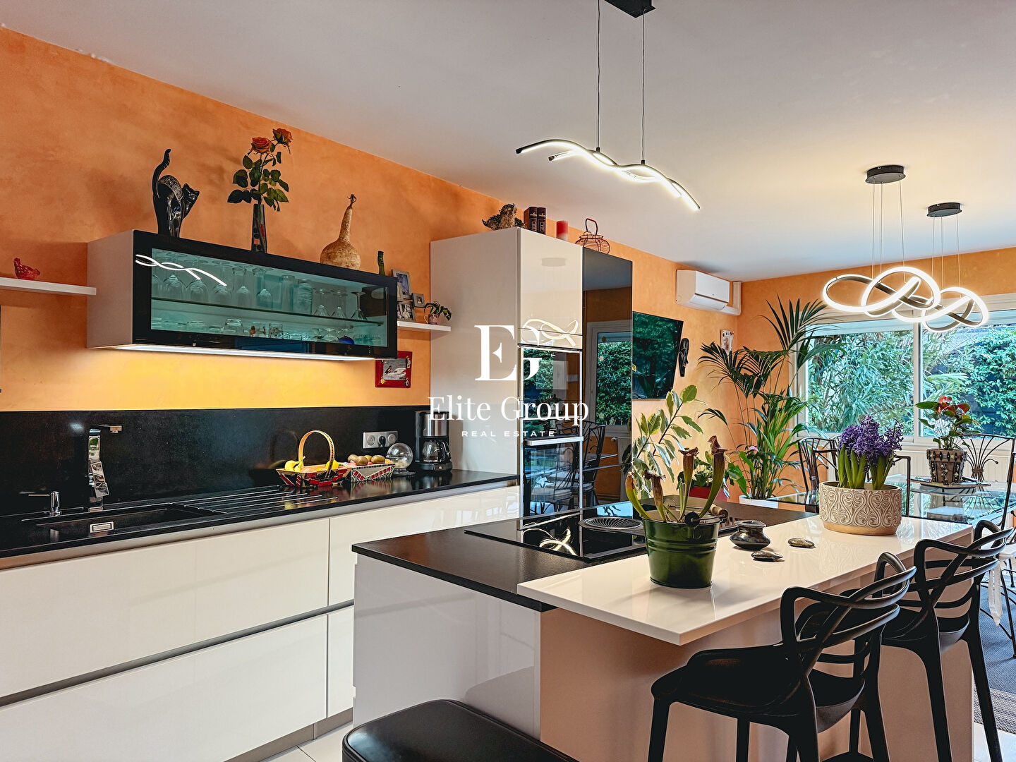À VENDRE MAGNIFIQUE MAISON EN PLEIN COEUR DE COGNAC - 9 PIÈCES - 240 M2