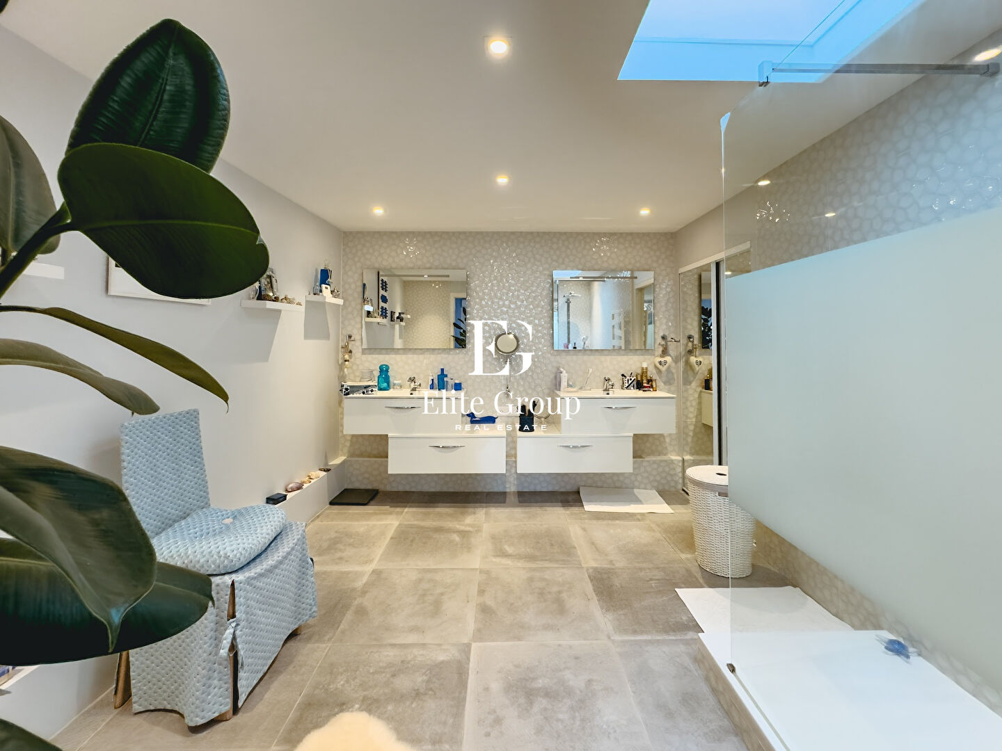 À VENDRE MAGNIFIQUE MAISON EN PLEIN COEUR DE COGNAC - 9 PIÈCES - 240 M2