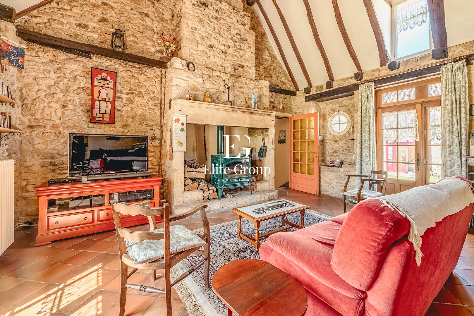 ENSEMBLE DE MAISONS À VENDRE SUR LES HAUTEURS DU BUISSON-DE-CADOUIN