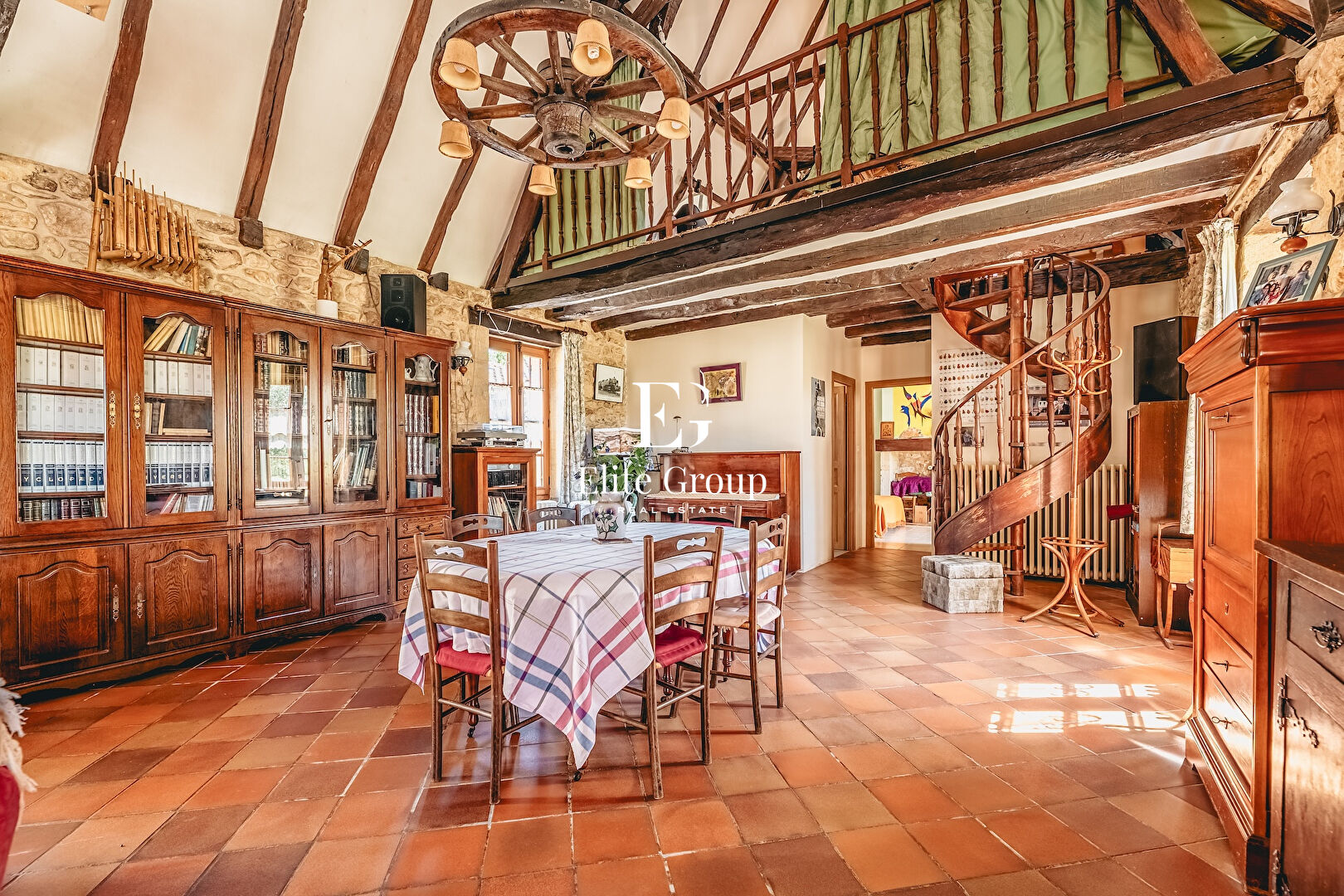ENSEMBLE DE MAISONS À VENDRE SUR LES HAUTEURS DU BUISSON-DE-CADOUIN