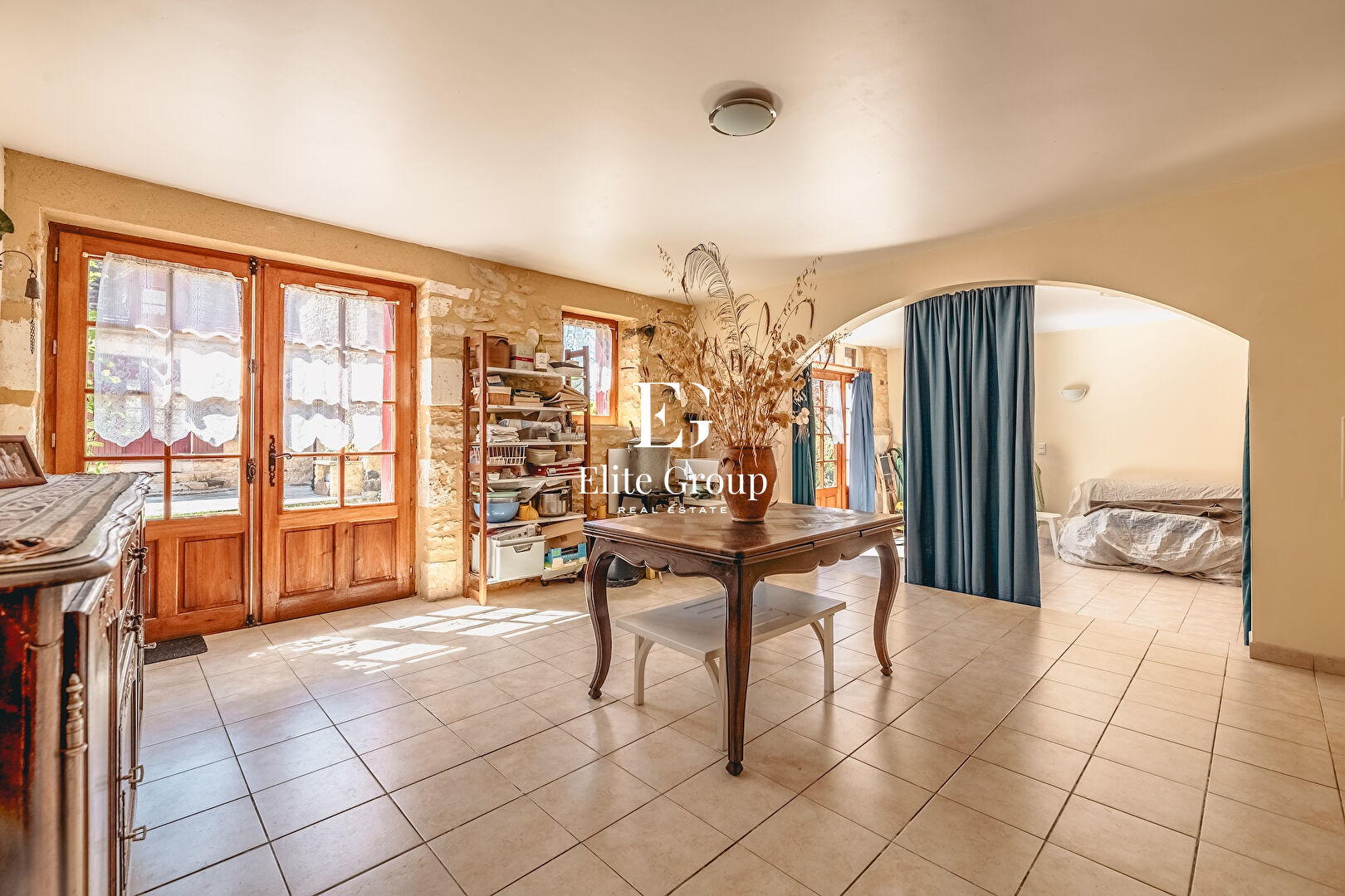 ENSEMBLE DE MAISONS À VENDRE SUR LES HAUTEURS DU BUISSON-DE-CADOUIN