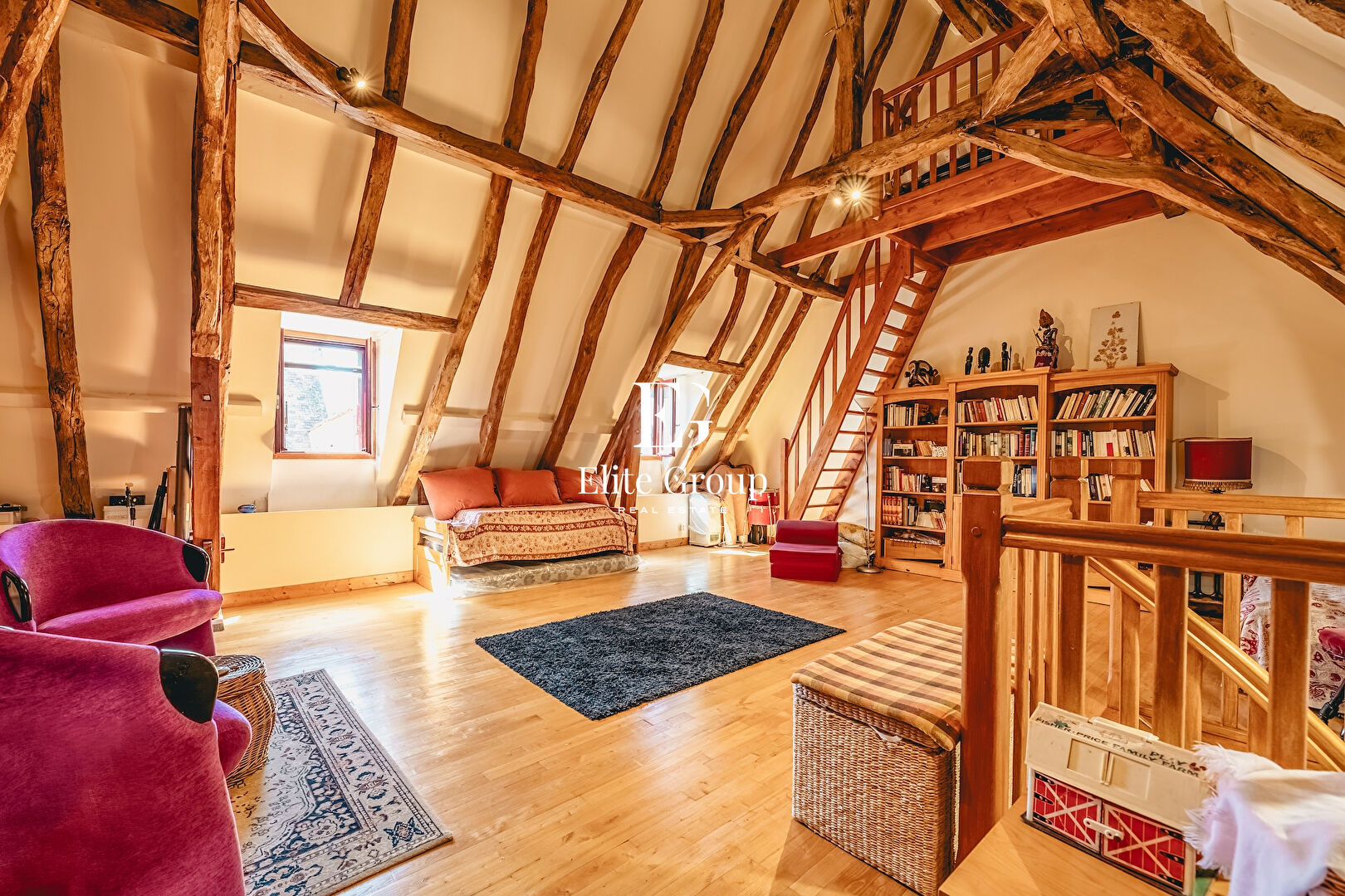 ENSEMBLE DE MAISONS À VENDRE SUR LES HAUTEURS DU BUISSON-DE-CADOUIN