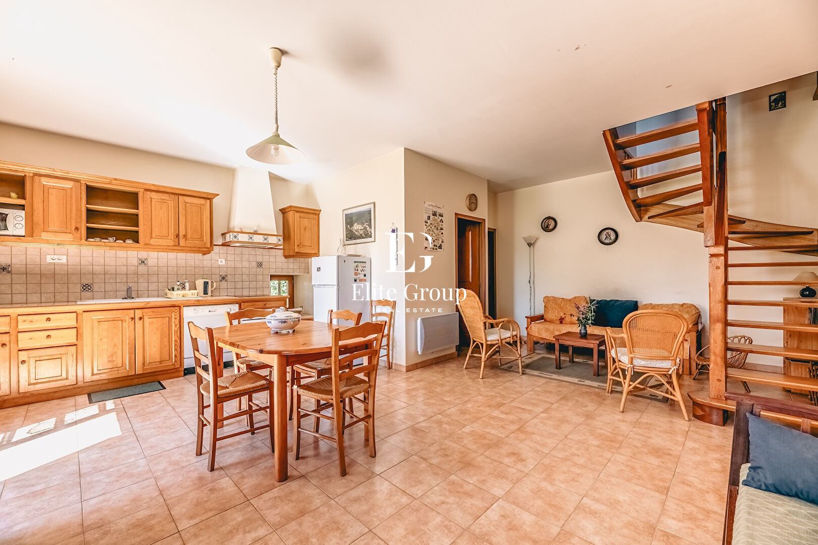 ENSEMBLE DE MAISONS À VENDRE SUR LES HAUTEURS DU BUISSON-DE-CADOUIN