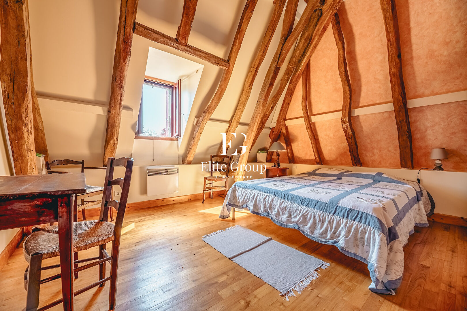 ENSEMBLE DE MAISONS À VENDRE SUR LES HAUTEURS DU BUISSON-DE-CADOUIN