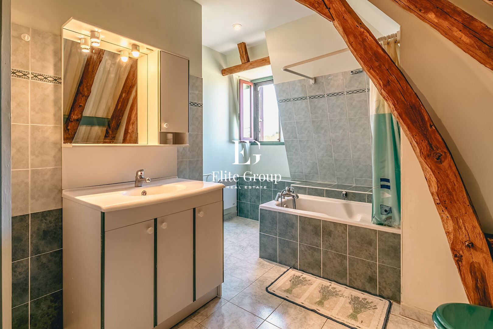 ENSEMBLE DE MAISONS À VENDRE SUR LES HAUTEURS DU BUISSON-DE-CADOUIN