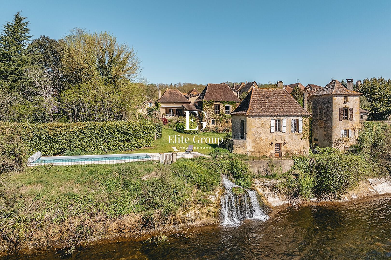 Image de l'annonce À VENDRE Demeure Lalinde 7 pièces 218 m2 avec piscine