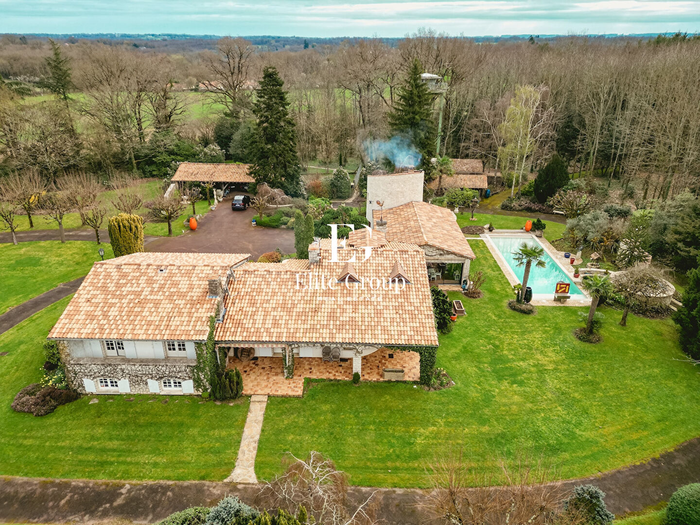 À VENDRE DEMEURE DE CHARME - 415 M² AU COEUR D'UN PARC ARBORÉ DE 2,6 HECTARES