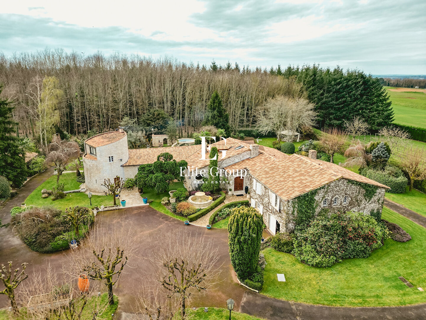 À VENDRE DEMEURE DE CHARME - 415 M² AU COEUR D'UN PARC ARBORÉ DE 2,6 HECTARES