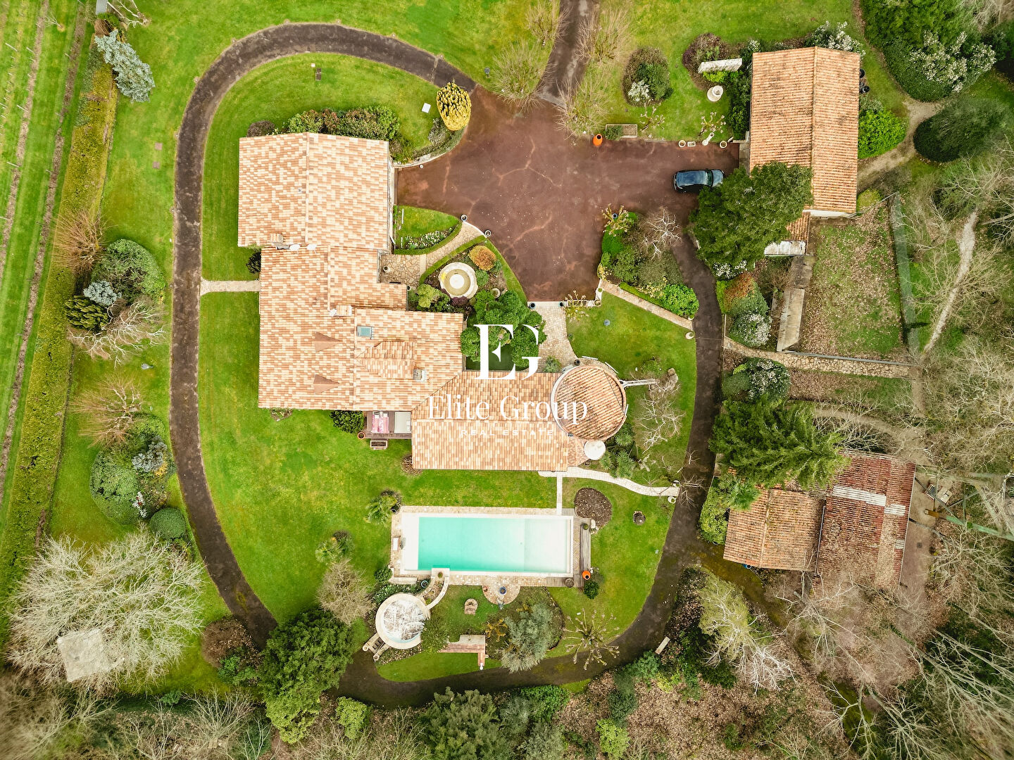 À VENDRE DEMEURE DE CHARME - 415 M² AU COEUR D'UN PARC ARBORÉ DE 2,6 HECTARES