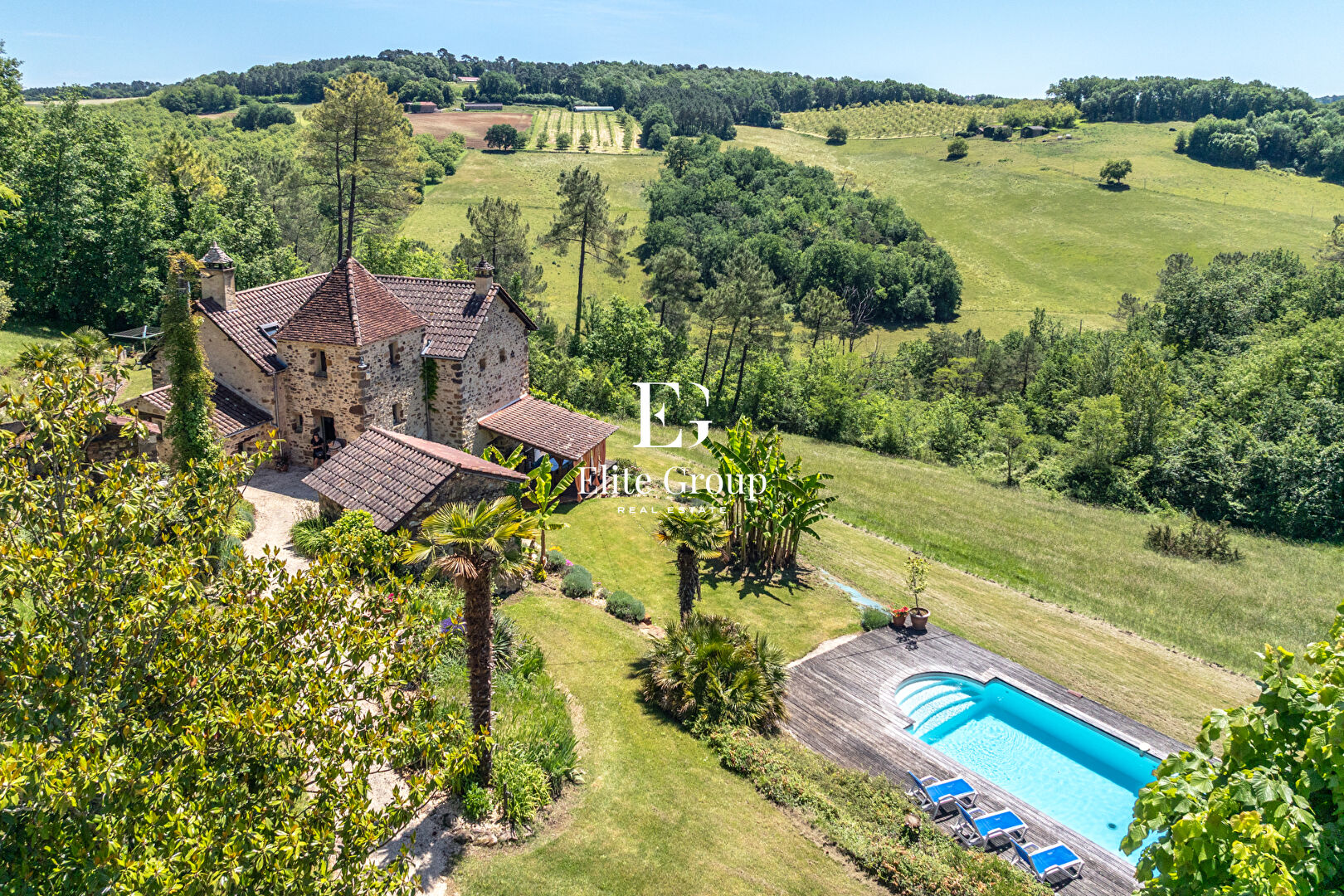Image de l'annonce À VENDRE Ensemble Maison et gîtes Doissat 17 pièces 338.52m2 avec piscines