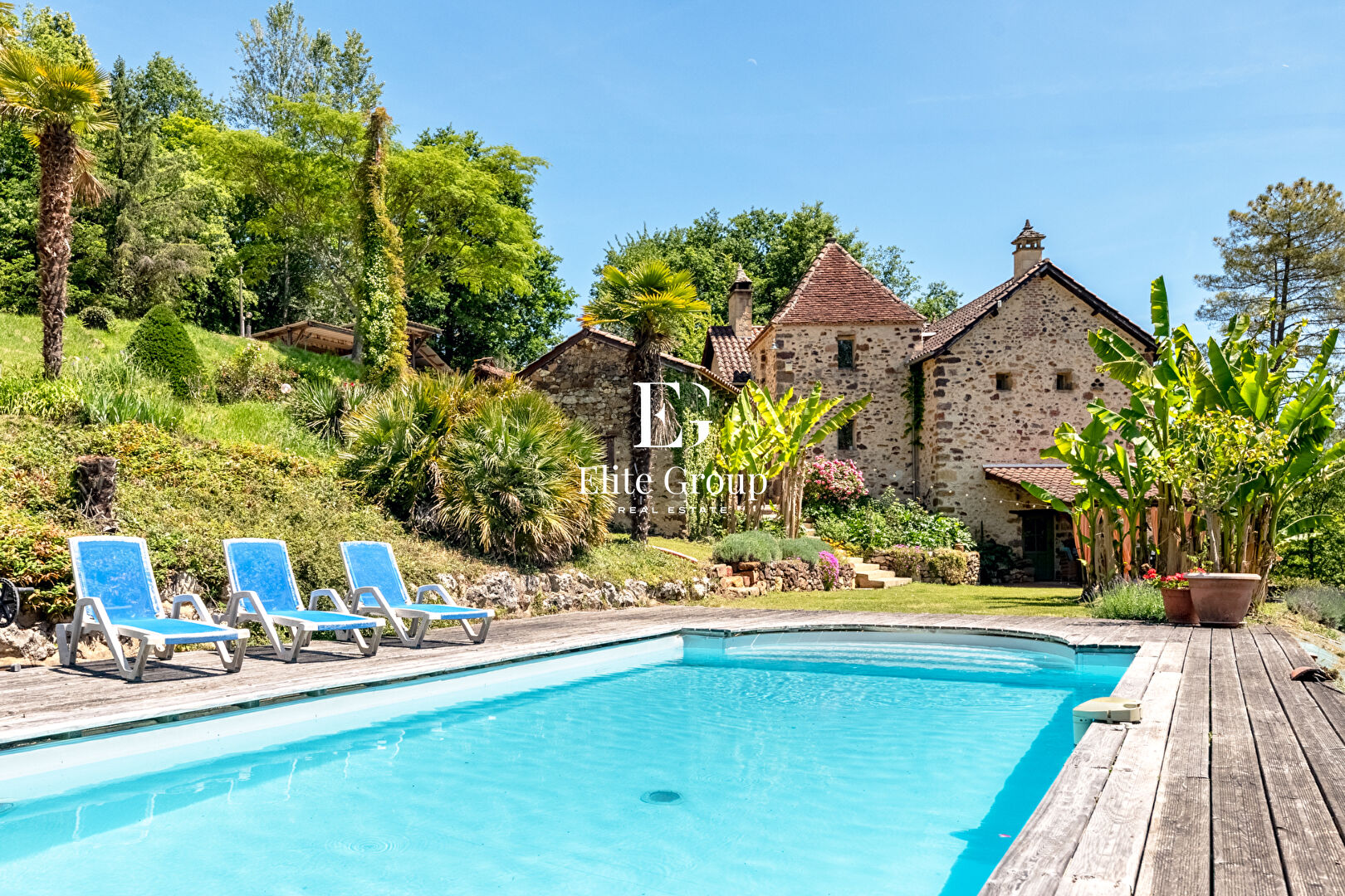 À VENDRE Ensemble Maison et gîtes Doissat 17 pièces 338.52m2 avec piscines