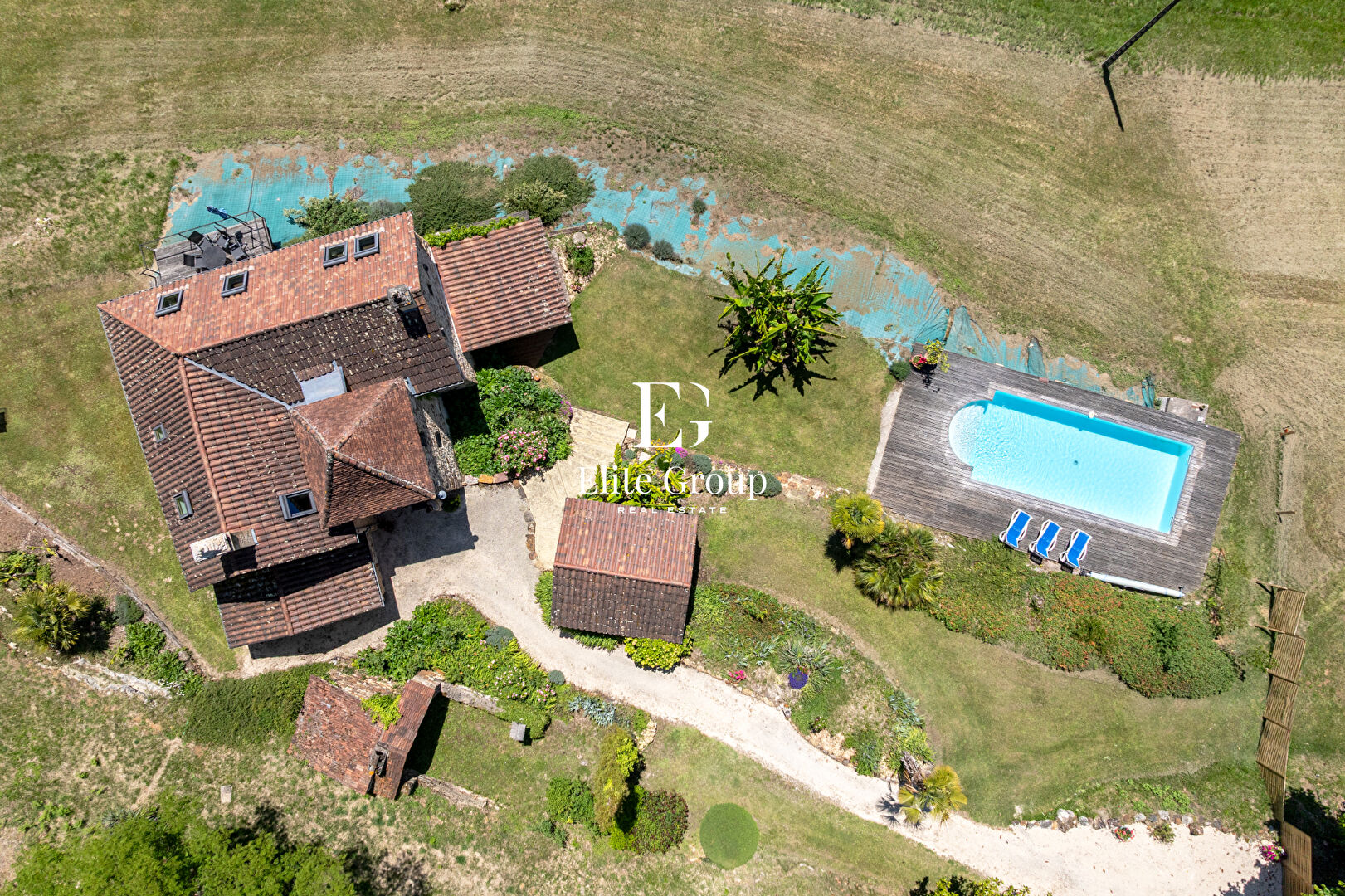 À VENDRE Ensemble Maison et gîtes Doissat 17 pièces 338.52m2 avec piscines