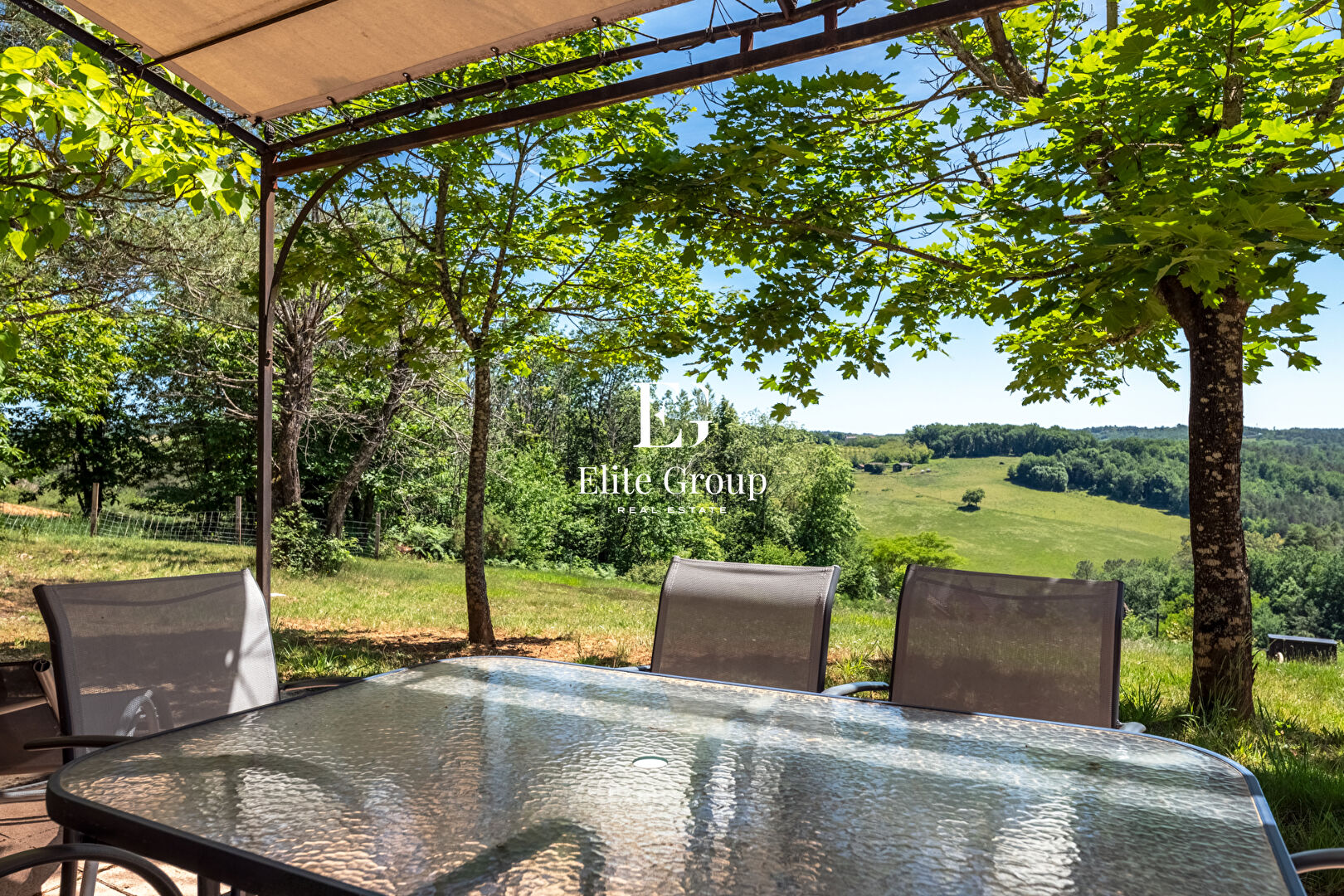 À VENDRE Ensemble Maison et gîtes Doissat 17 pièces 338.52m2 avec piscines