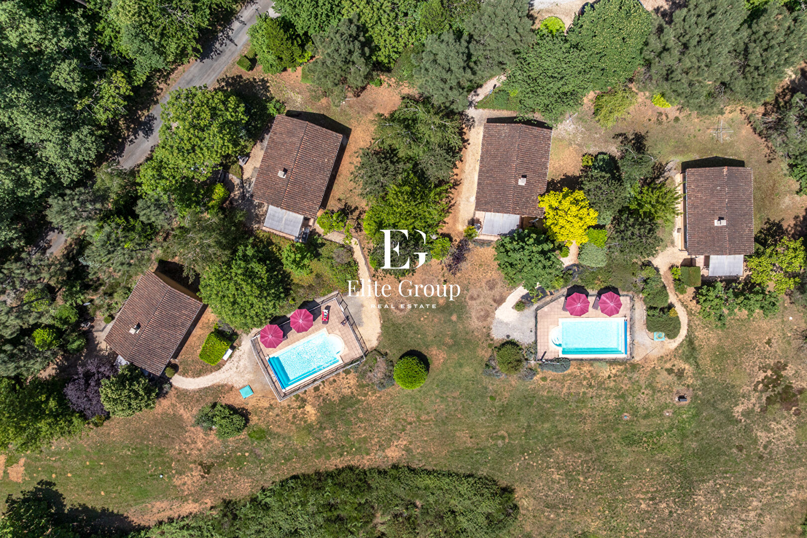 À VENDRE Ensemble Maison et gîtes Doissat 17 pièces 338.52m2 avec piscines