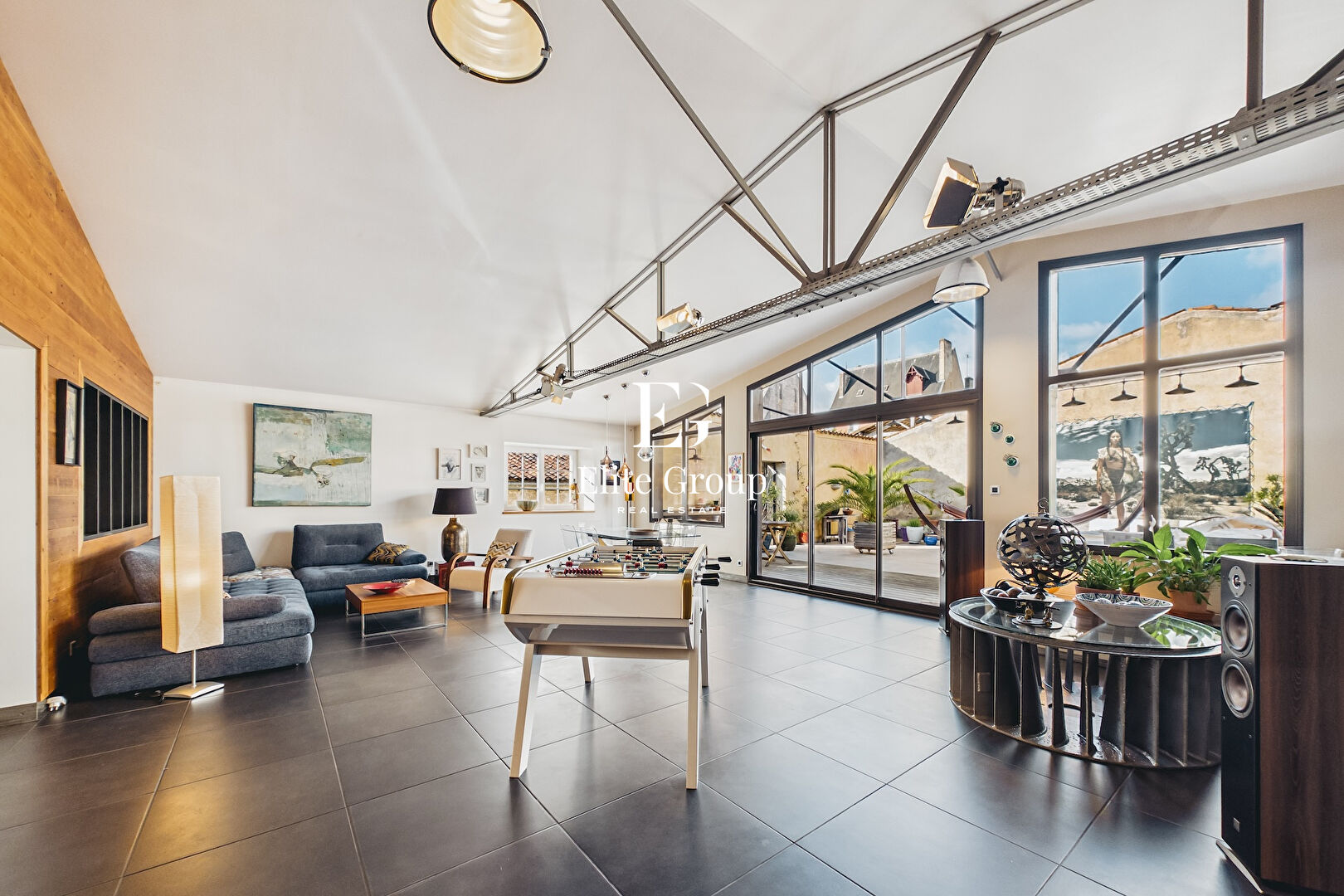 Image de l'annonce À VENDRE SUBLIME LOFT ATYPIQUE EN PLEIN COEUR DE JARNAC DE 447 M²