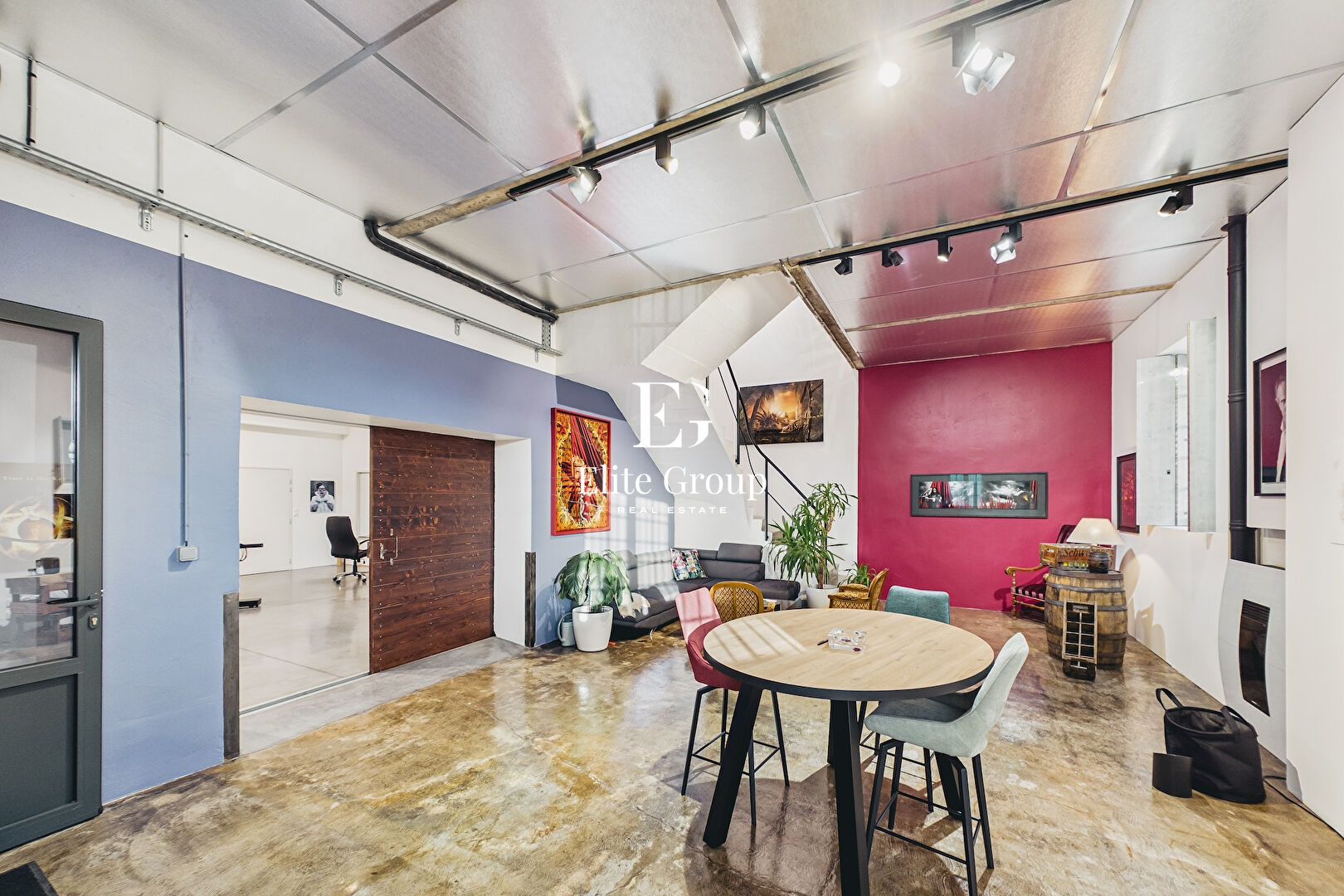 À VENDRE SUBLIME LOFT ATYPIQUE EN PLEIN COEUR DE JARNAC DE 447 M²