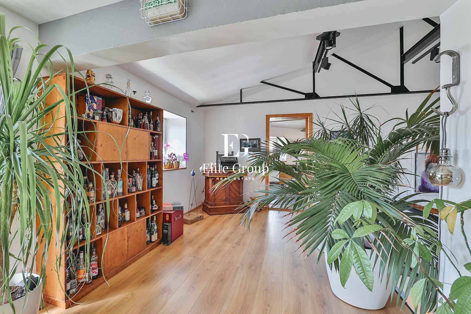 À VENDRE SUBLIME LOFT ATYPIQUE EN PLEIN COEUR DE JARNAC DE 447 M²
