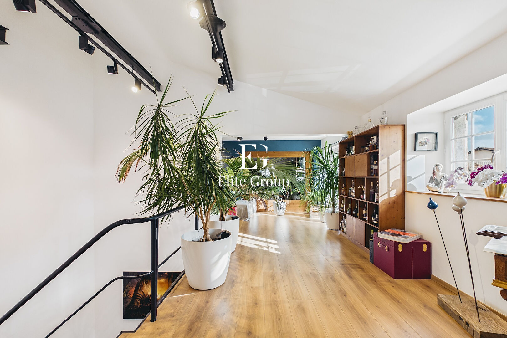 À VENDRE SUBLIME LOFT ATYPIQUE EN PLEIN COEUR DE JARNAC DE 447 M²