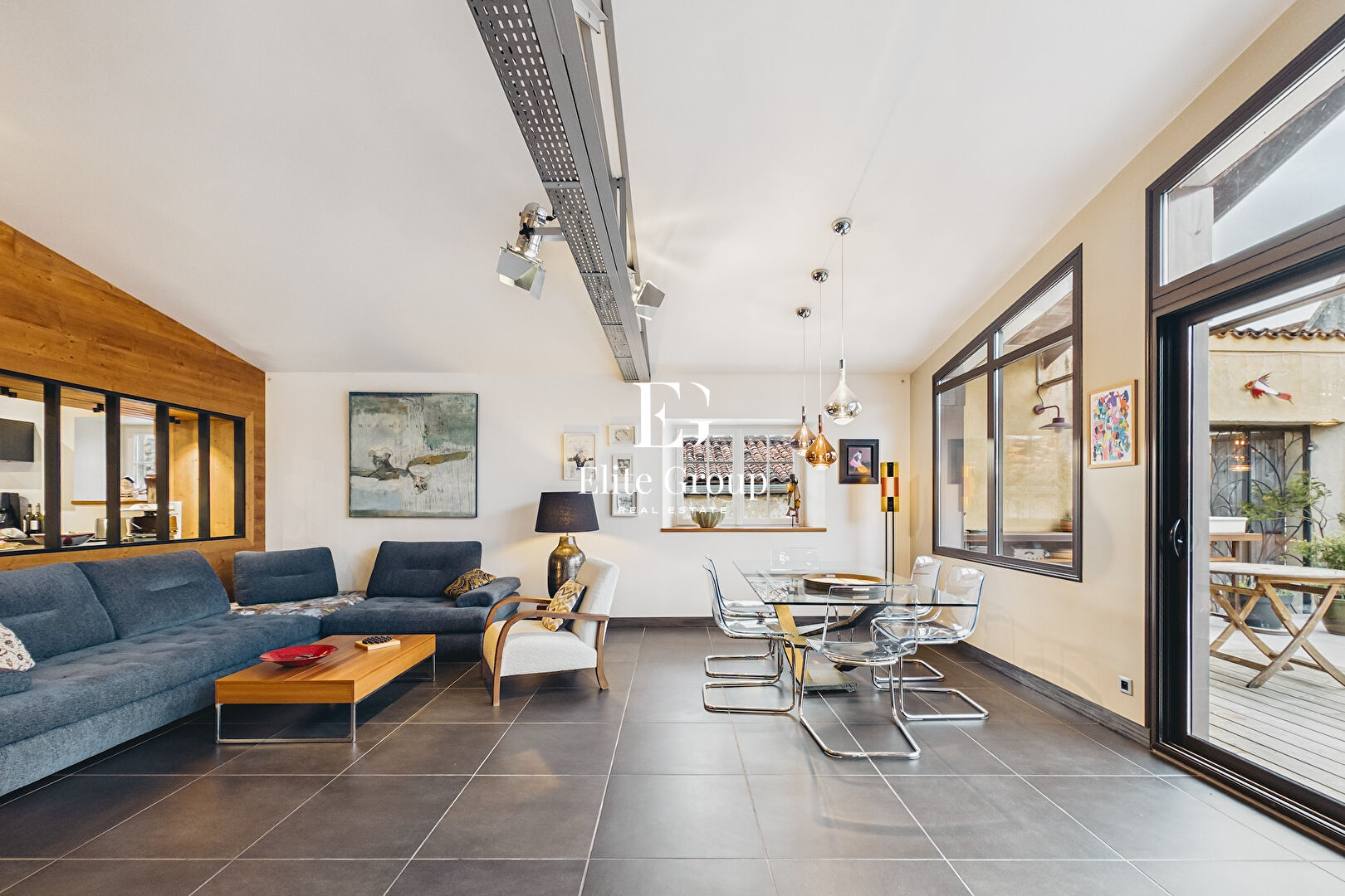À VENDRE SUBLIME LOFT ATYPIQUE EN PLEIN COEUR DE JARNAC DE 447 M²