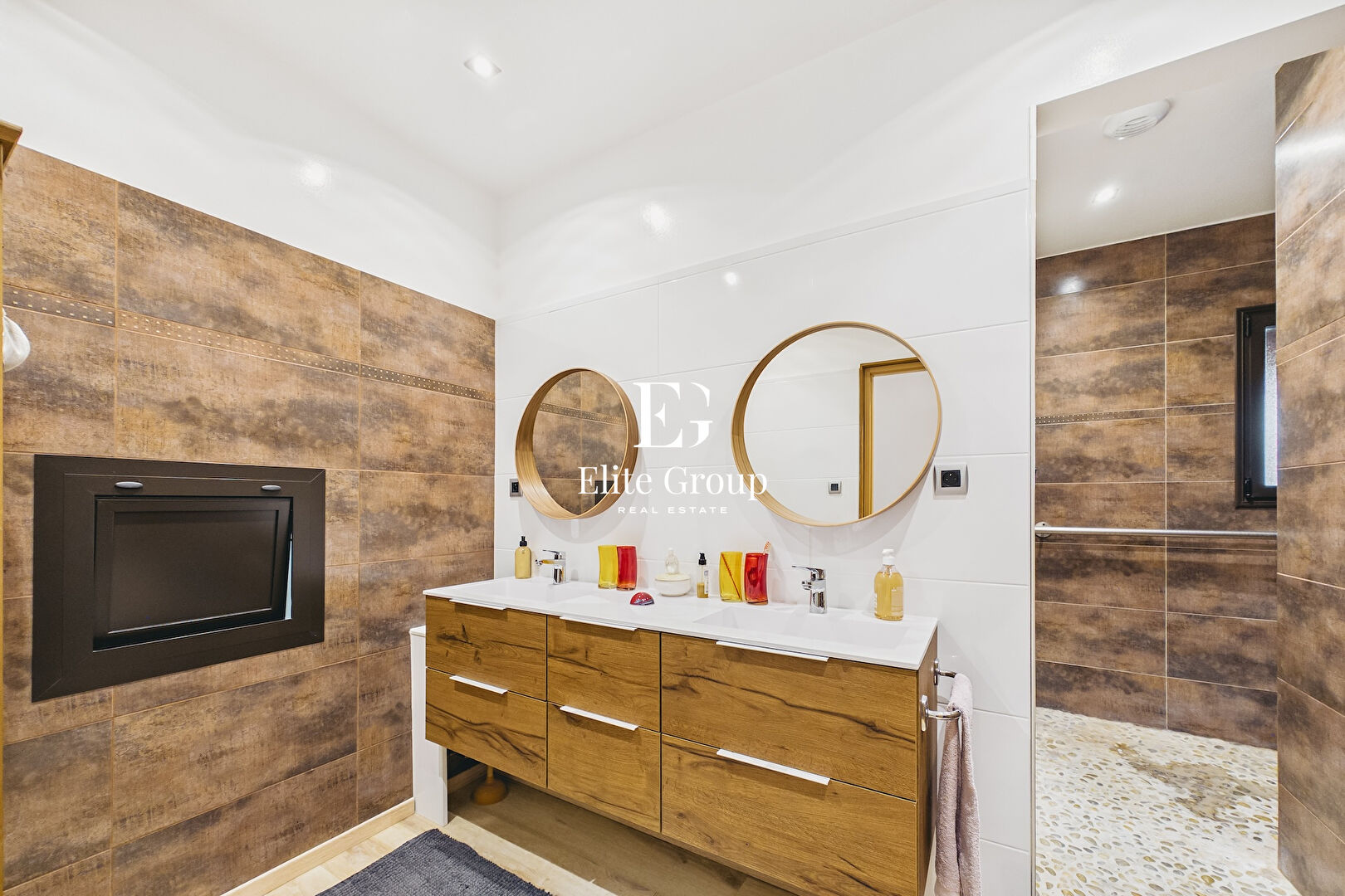 À VENDRE SUBLIME LOFT ATYPIQUE EN PLEIN COEUR DE JARNAC DE 447 M²