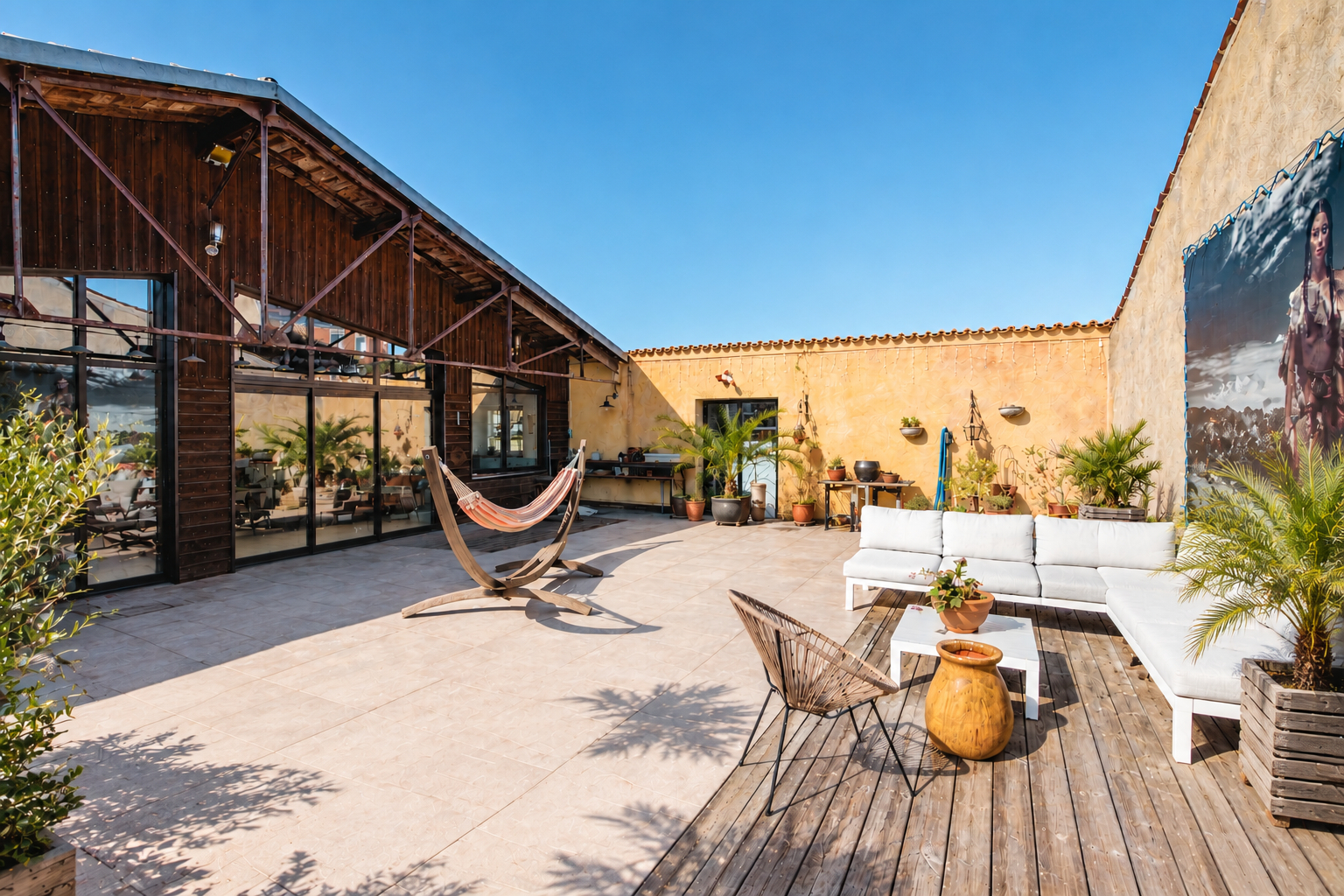 À VENDRE SUBLIME LOFT ATYPIQUE EN PLEIN COEUR DE JARNAC DE 447 M²