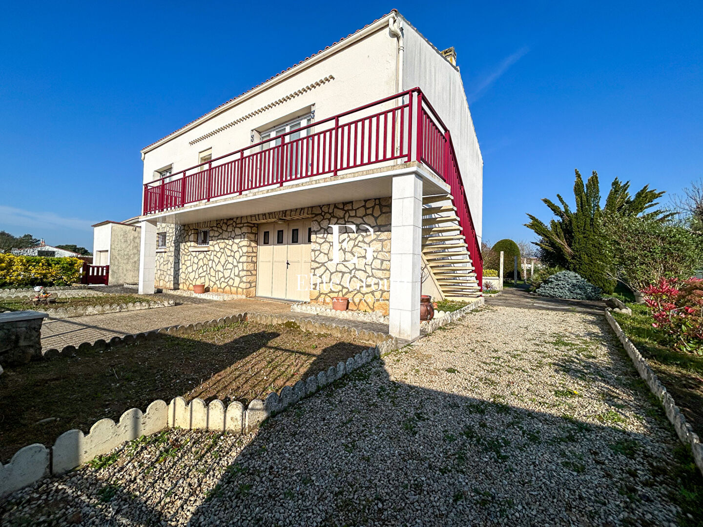 MAISON FAMILIALE IDÉALEMENT SITUÉE