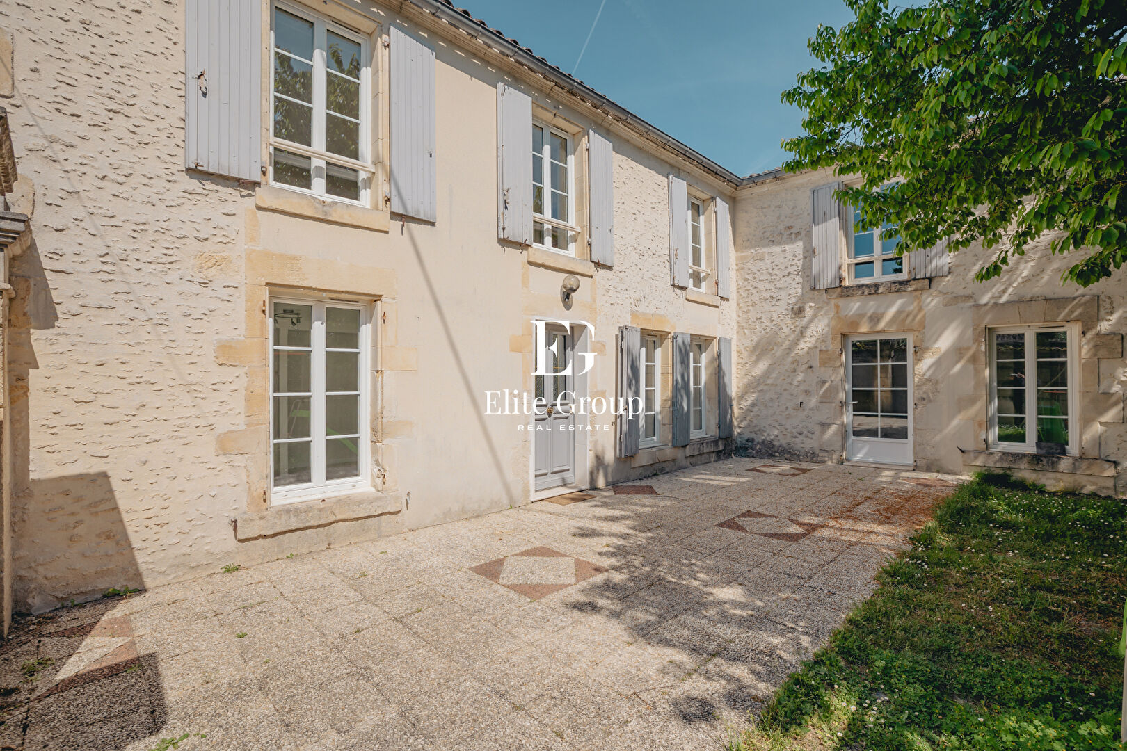 A VENDRE PROPRIÉTÉ D'EXCEPTION À COGNAC
