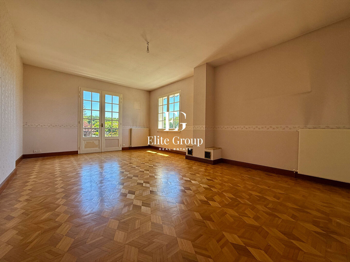 A VENDRE MAISON ANNEE 70 - ST SEVER DE SAINTONGE - 183 m2