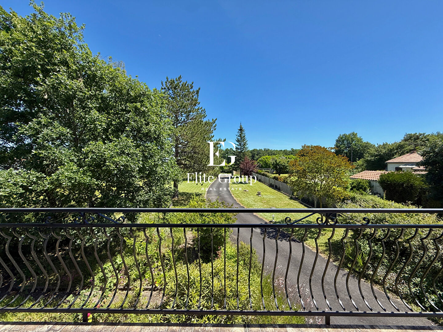 A VENDRE MAISON ANNEE 70 - ST SEVER DE SAINTONGE - 183 m2