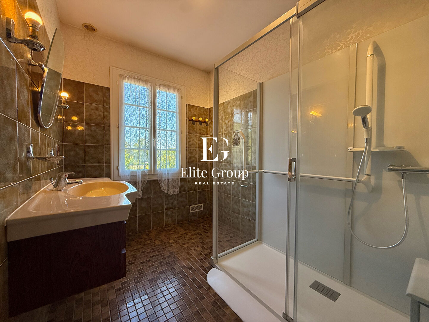 A VENDRE MAISON ANNEE 70 - ST SEVER DE SAINTONGE - 183 m2