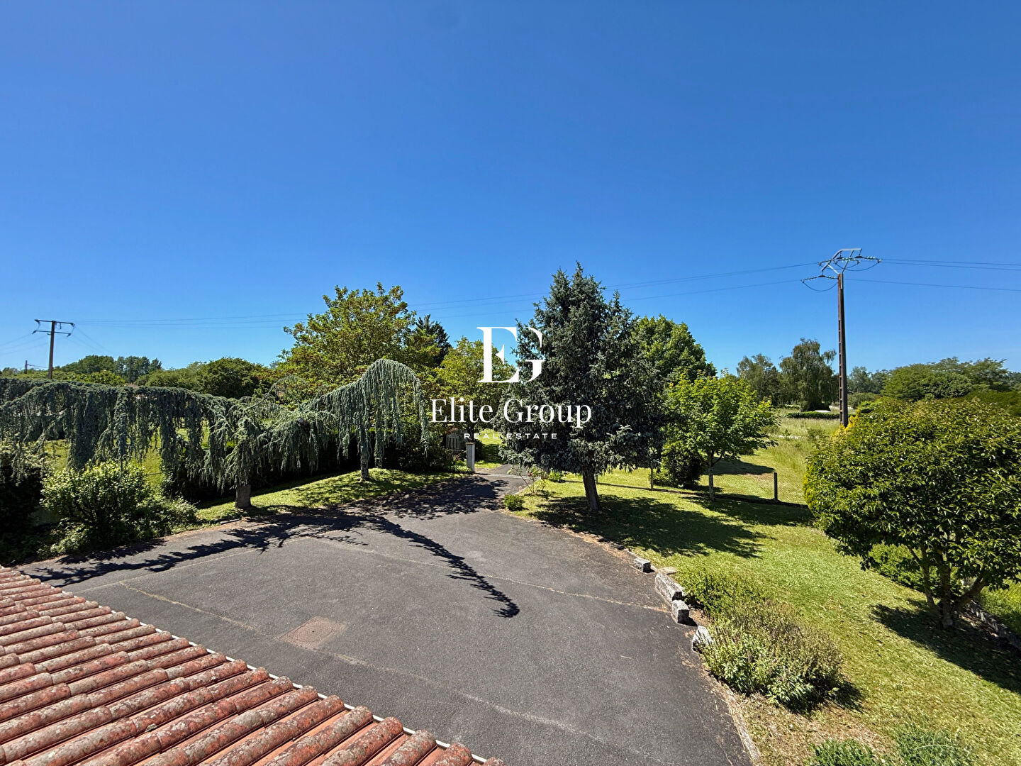 A VENDRE MAISON ANNEE 70 - ST SEVER DE SAINTONGE - 183 m2