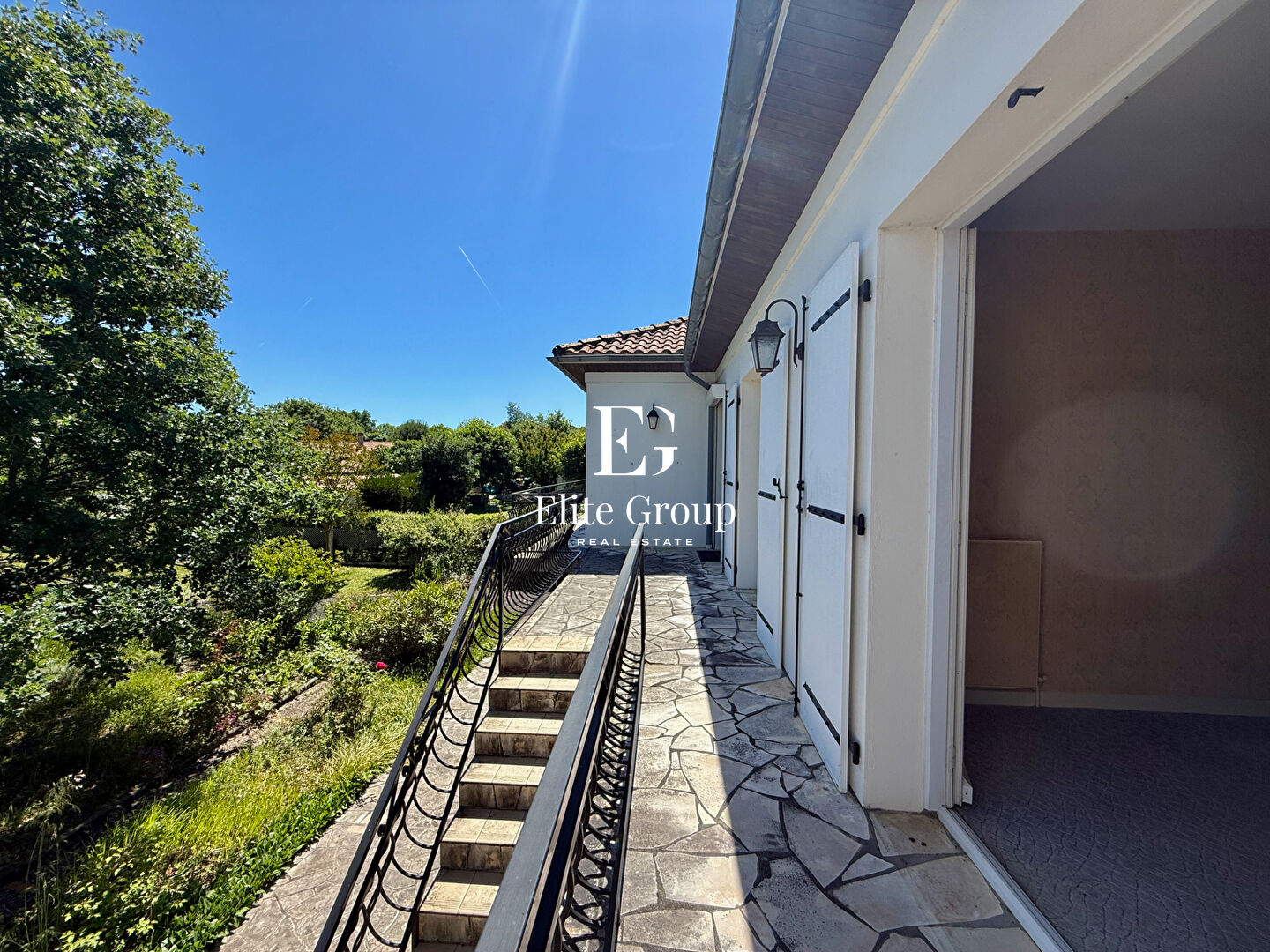 A VENDRE MAISON ANNEE 70 - ST SEVER DE SAINTONGE - 183 m2