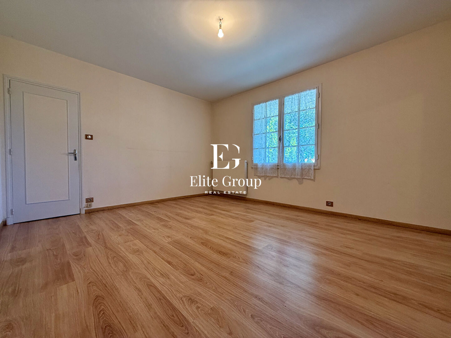 A VENDRE MAISON ANNEE 70 - ST SEVER DE SAINTONGE - 183 m2