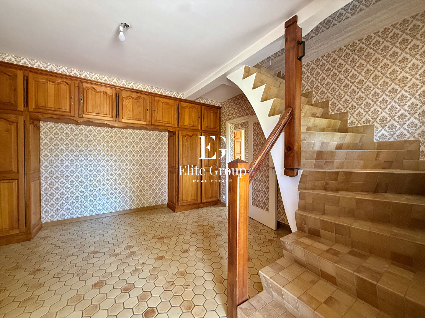 A VENDRE MAISON ANNEE 70 - ST SEVER DE SAINTONGE - 183 m2