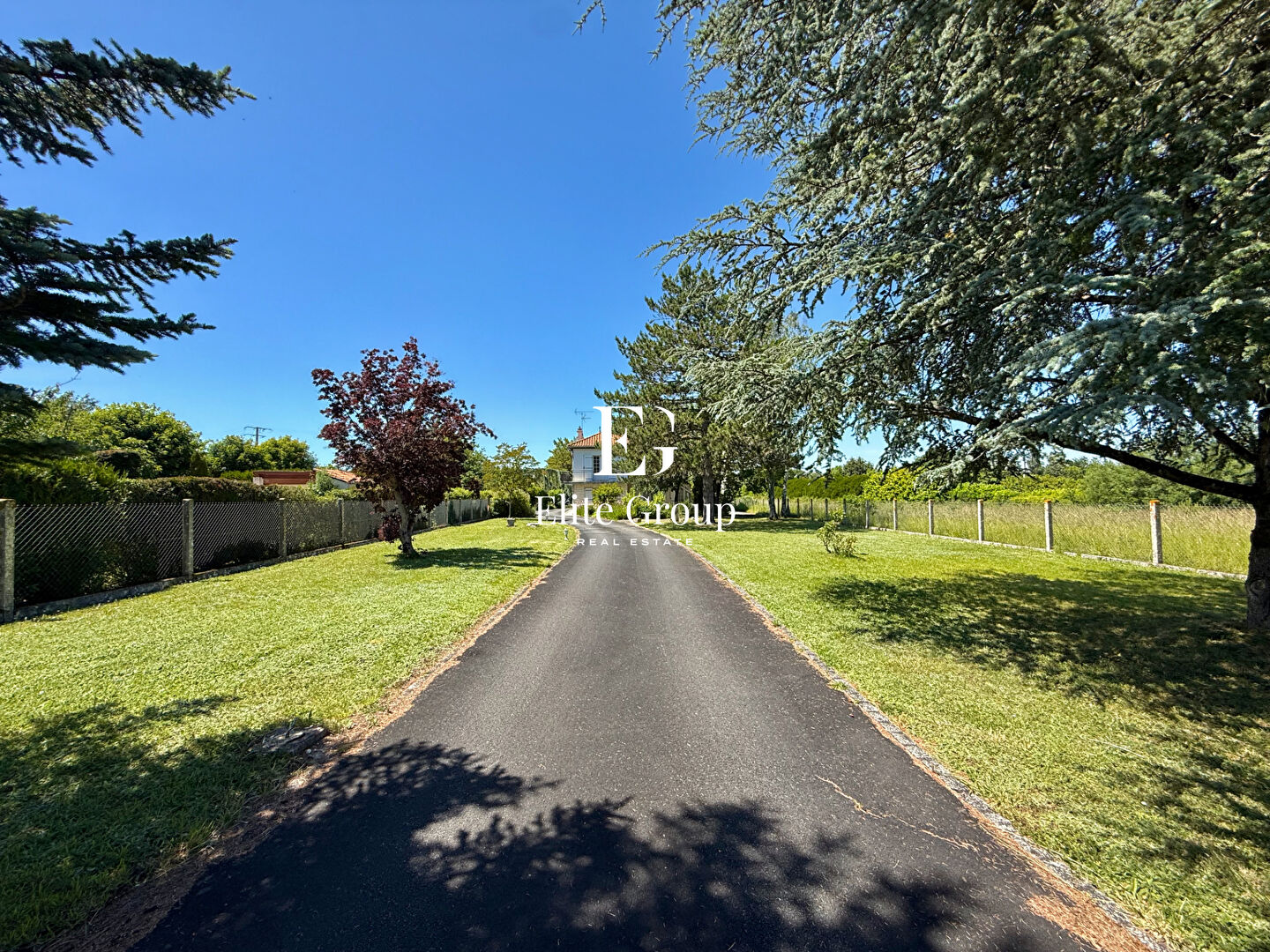 A VENDRE MAISON ANNEE 70 - ST SEVER DE SAINTONGE - 183 m2