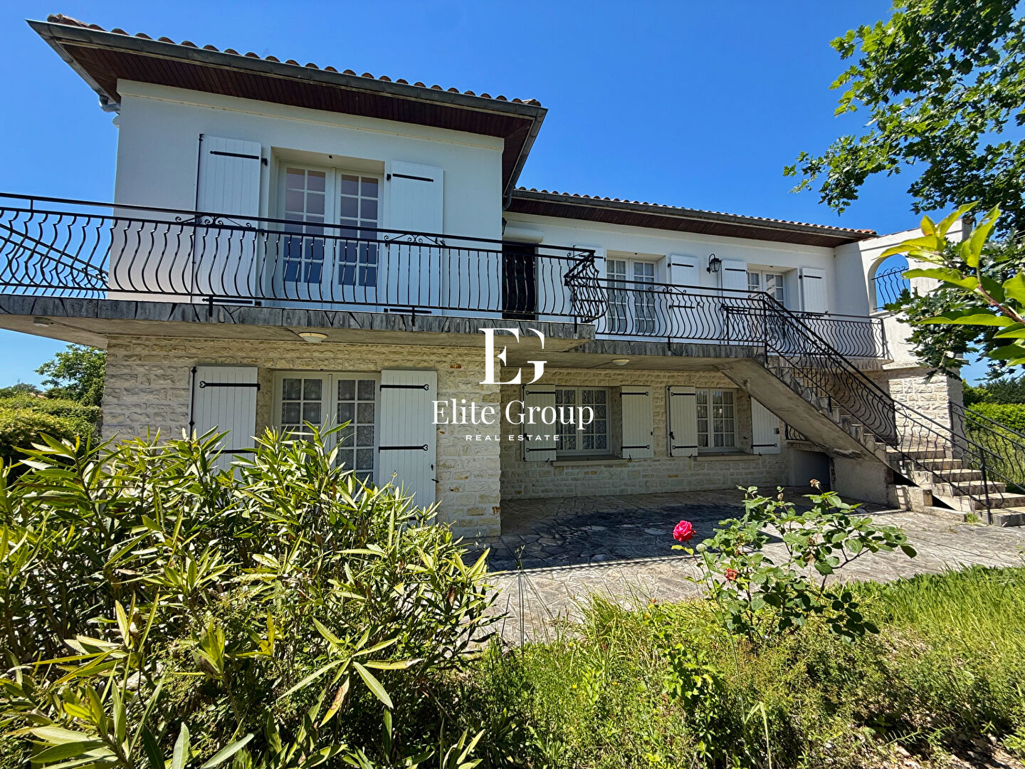 A VENDRE MAISON ANNEE 70 - ST SEVER DE SAINTONGE - 183 m2
