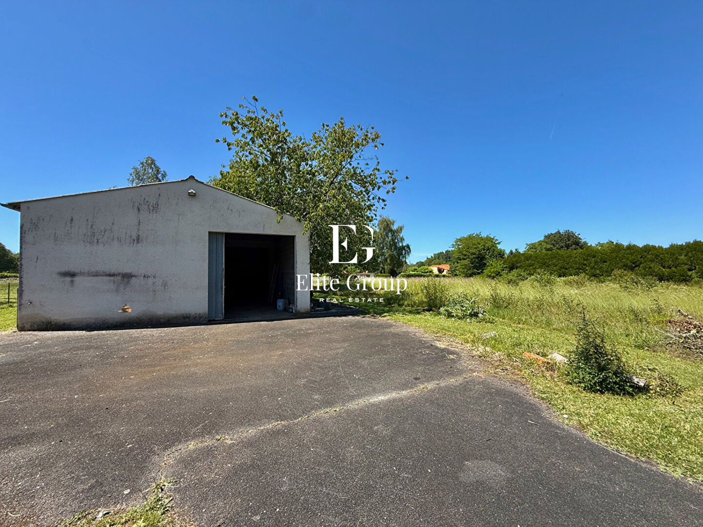 A VENDRE MAISON ANNEE 70 - ST SEVER DE SAINTONGE - 183 m2
