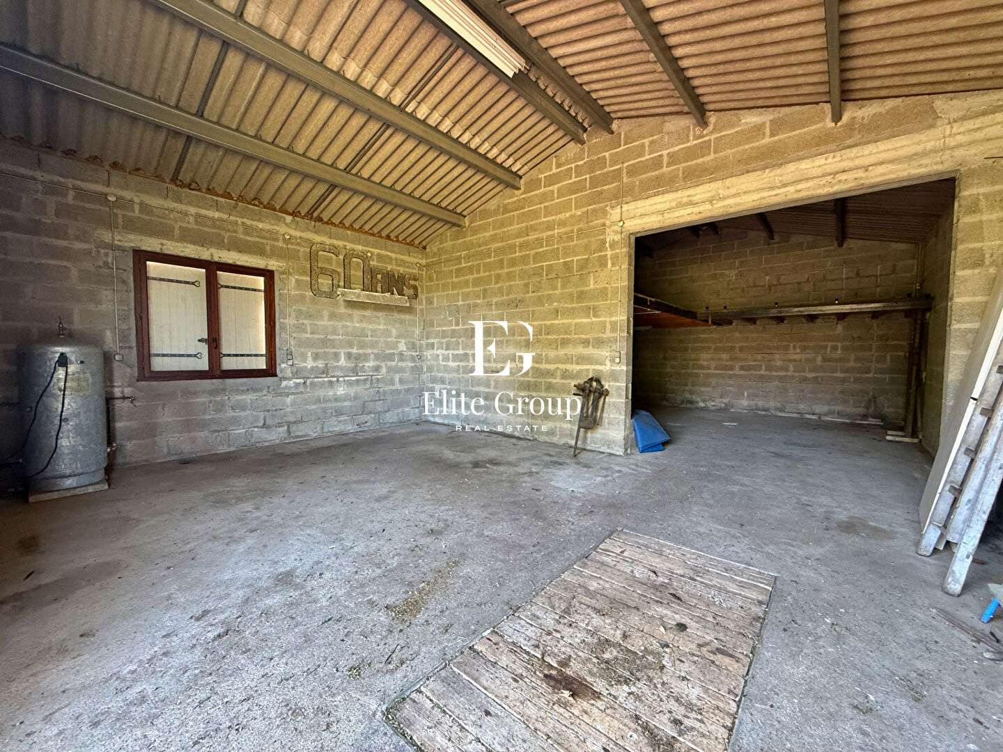 A VENDRE MAISON ANNEE 70 - ST SEVER DE SAINTONGE - 183 m2