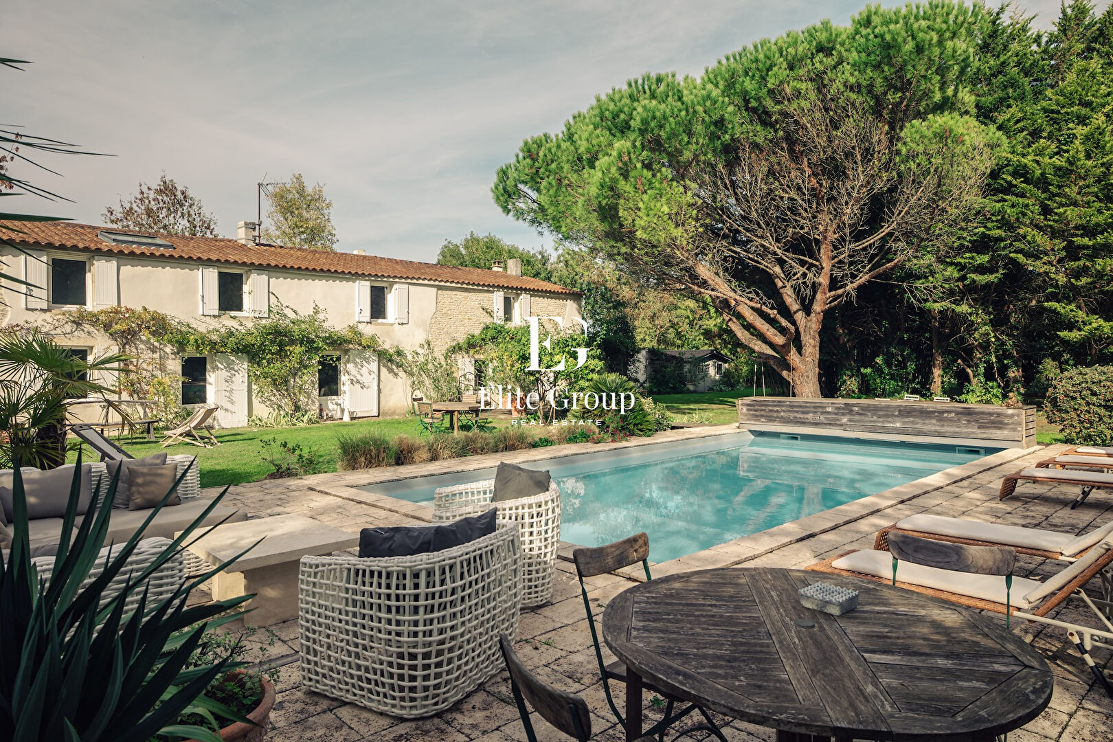 A VENDRE MAGNIFIQUE CHARENTAISE AUX PORTES DE LA ROCHELLE - 254 M2