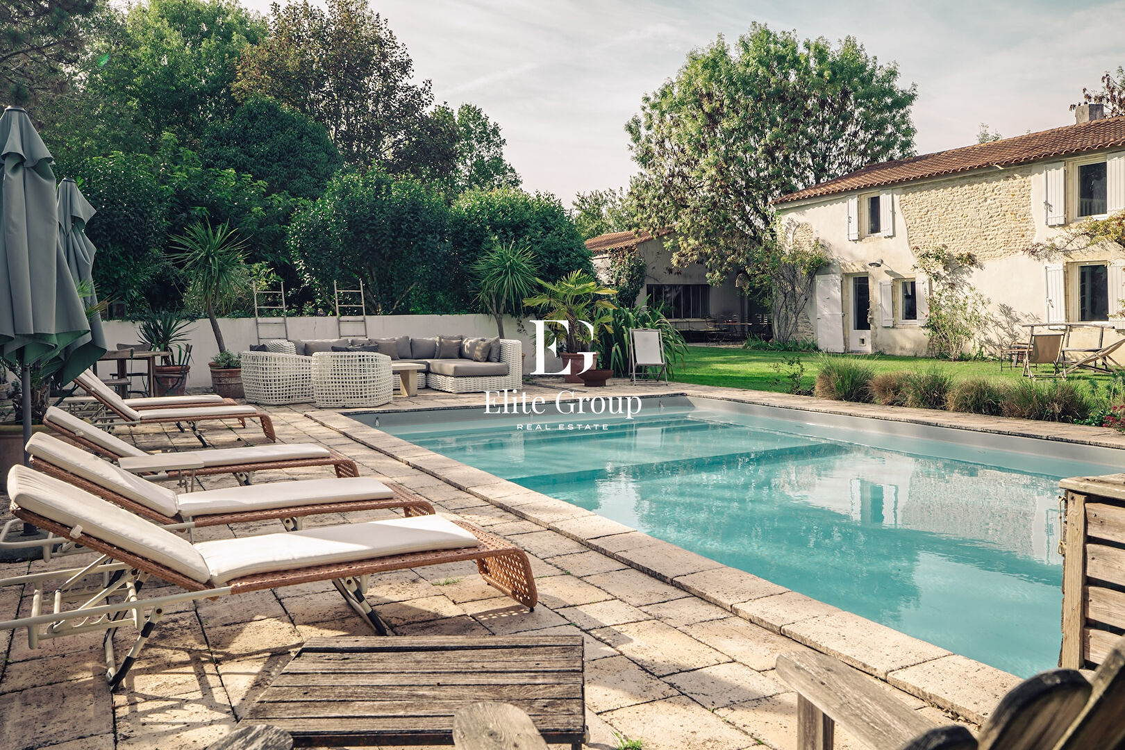A VENDRE MAGNIFIQUE CHARENTAISE AUX PORTES DE LA ROCHELLE - 254 M2