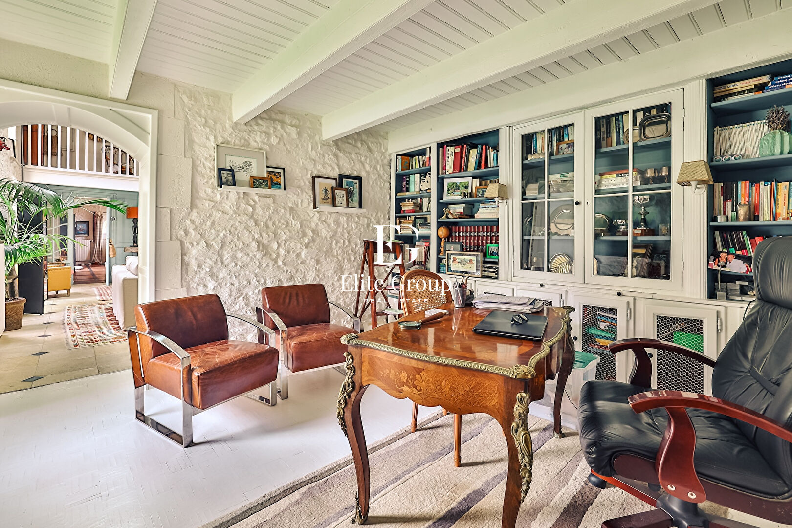 A VENDRE MAGNIFIQUE CHARENTAISE AUX PORTES DE LA ROCHELLE - 254 M2