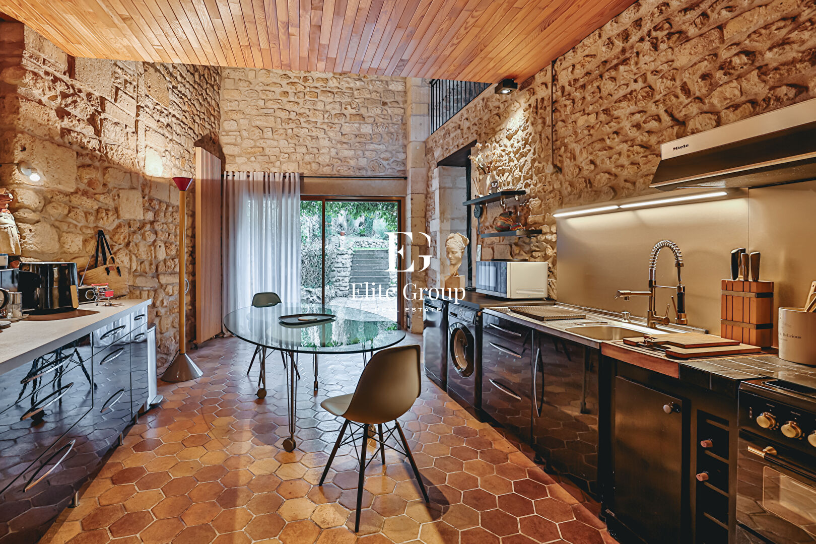A VENDRE MAISON CHATEAUNEUF-SUR-CHARENTE - 5 PIÈCES - 225 M²