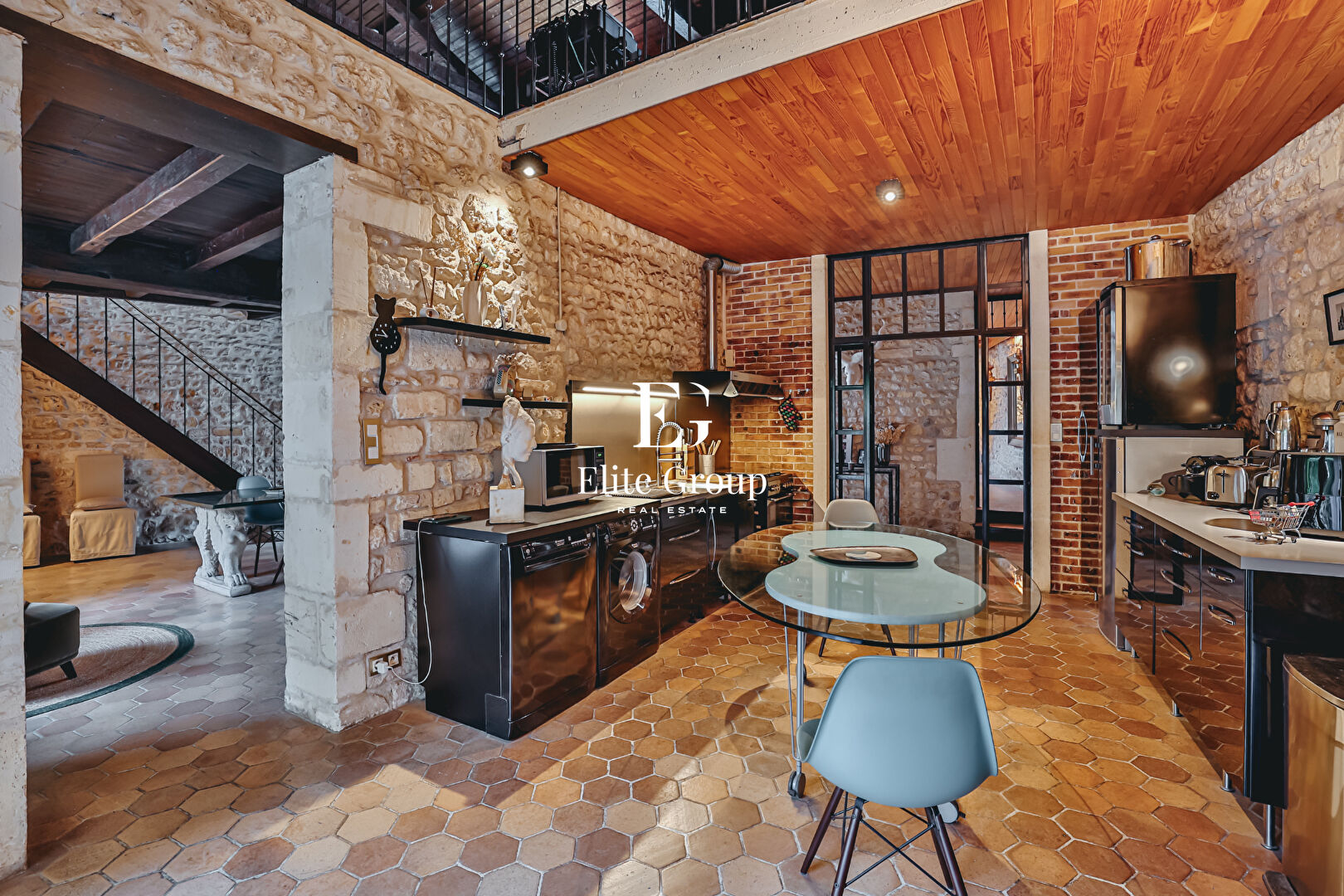 A VENDRE MAISON CHATEAUNEUF-SUR-CHARENTE - 5 PIÈCES - 225 M²