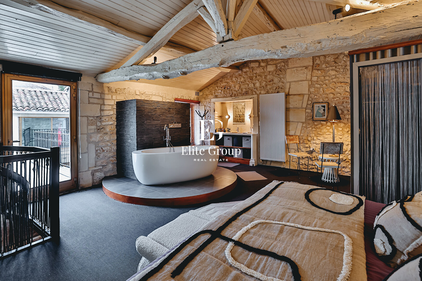 A VENDRE MAISON CHATEAUNEUF-SUR-CHARENTE - 5 PIÈCES - 225 M²