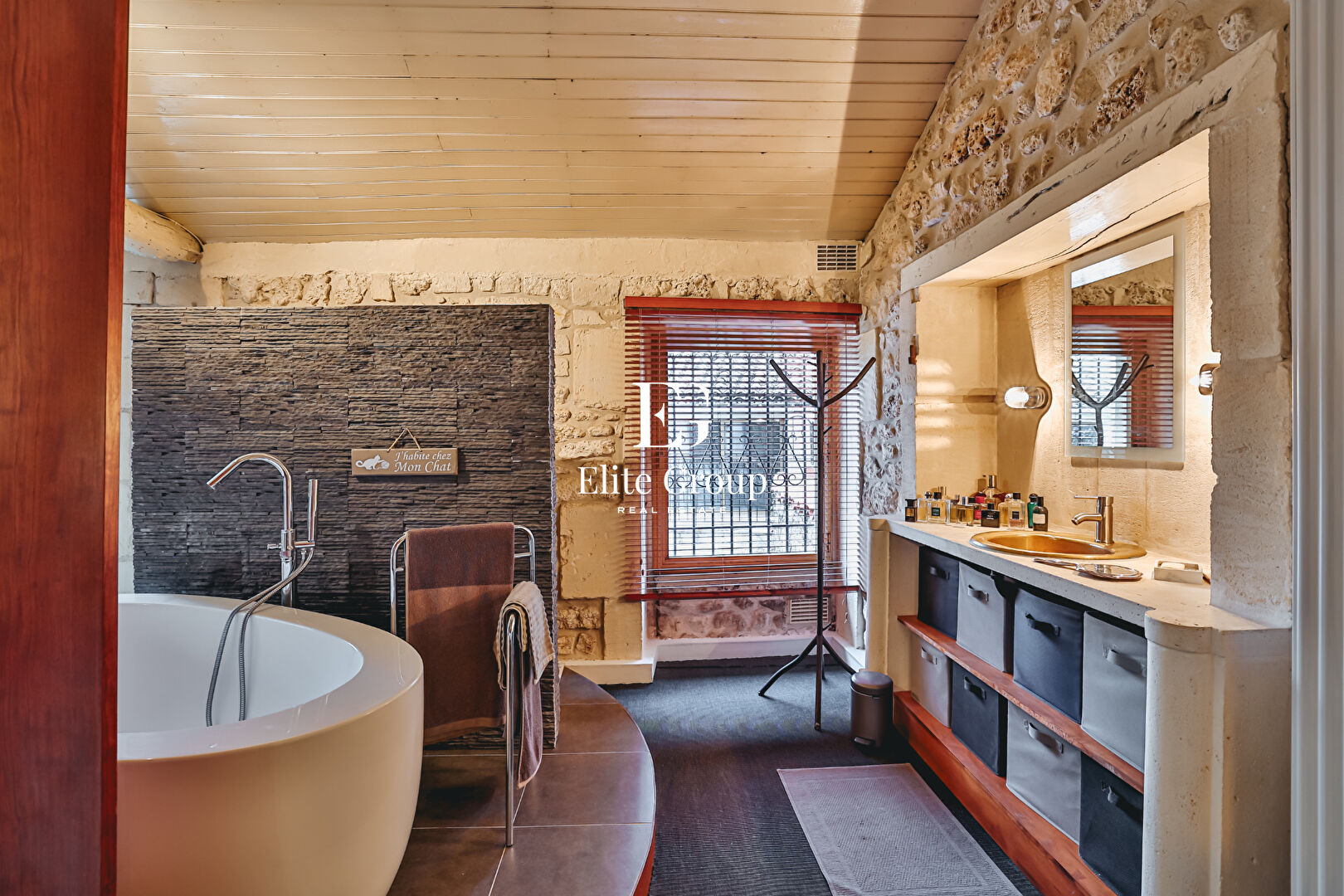 A VENDRE MAISON CHATEAUNEUF-SUR-CHARENTE - 5 PIÈCES - 225 M²