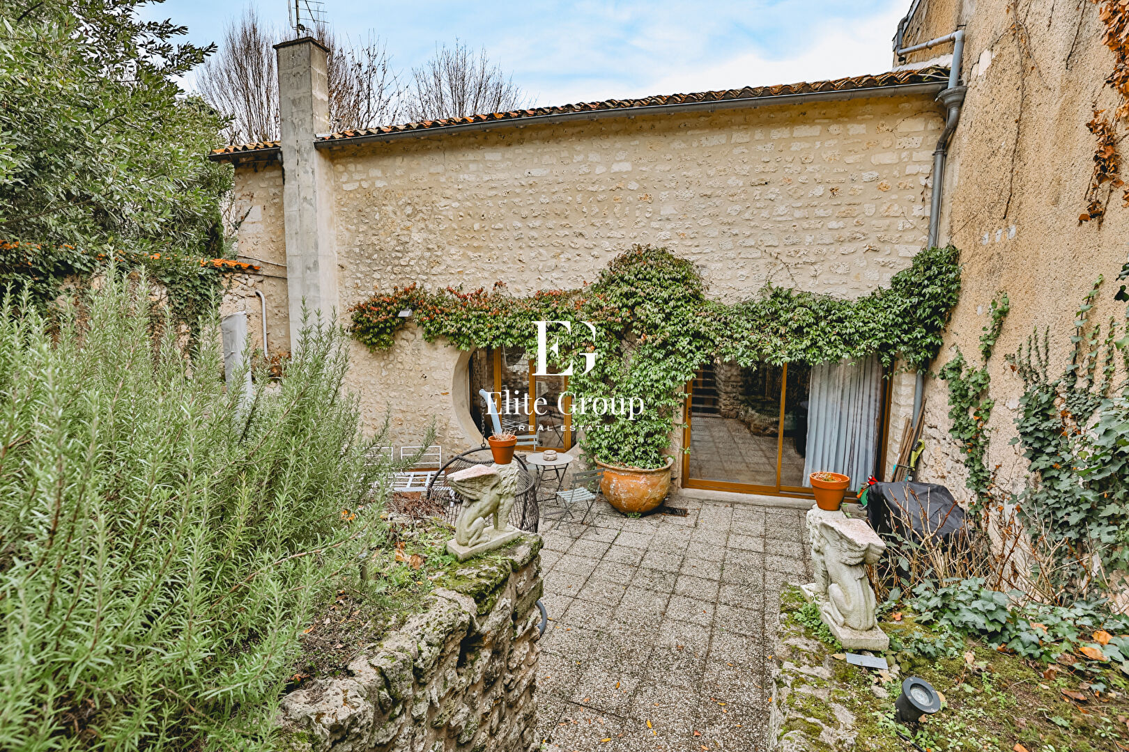 A VENDRE MAISON CHATEAUNEUF-SUR-CHARENTE - 5 PIÈCES - 225 M²