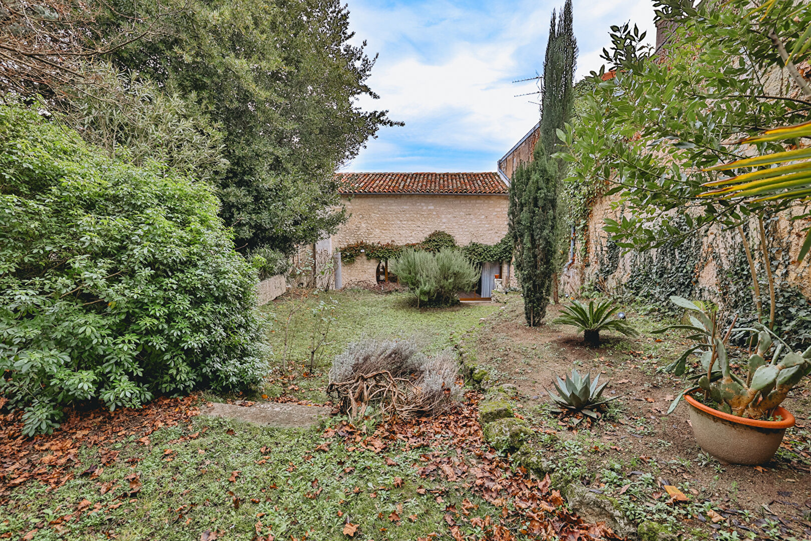 A VENDRE MAISON CHATEAUNEUF-SUR-CHARENTE - 5 PIÈCES - 225 M²