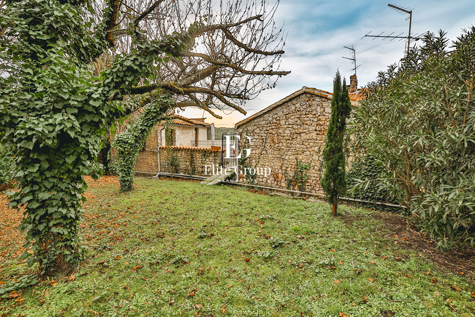 A VENDRE MAISON CHATEAUNEUF-SUR-CHARENTE - 5 PIÈCES - 225 M²
